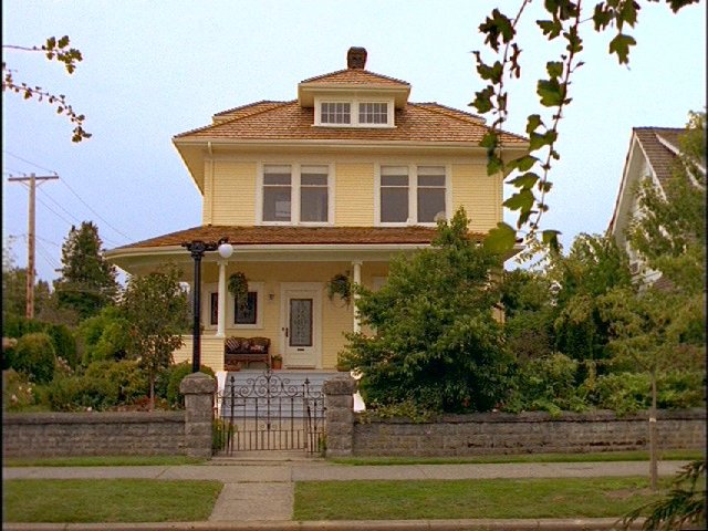 A picture of the Yellow House (2).