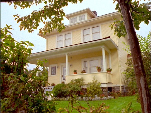A picture of the Yellow House (3).