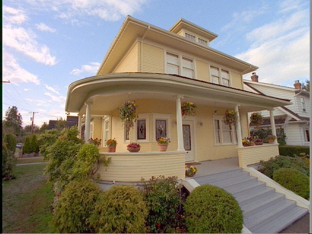 A picture of the Yellow House (4).