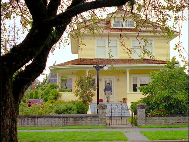 A picture of the Yellow House (6).